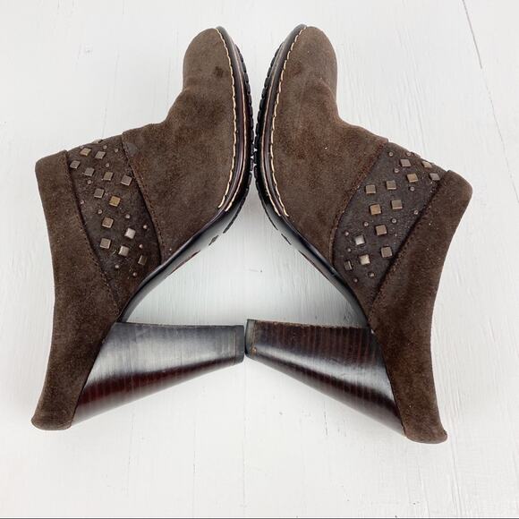 Sofft Suede Mule Size 9 M Brown Metal Studs - Picture 7 of 11
